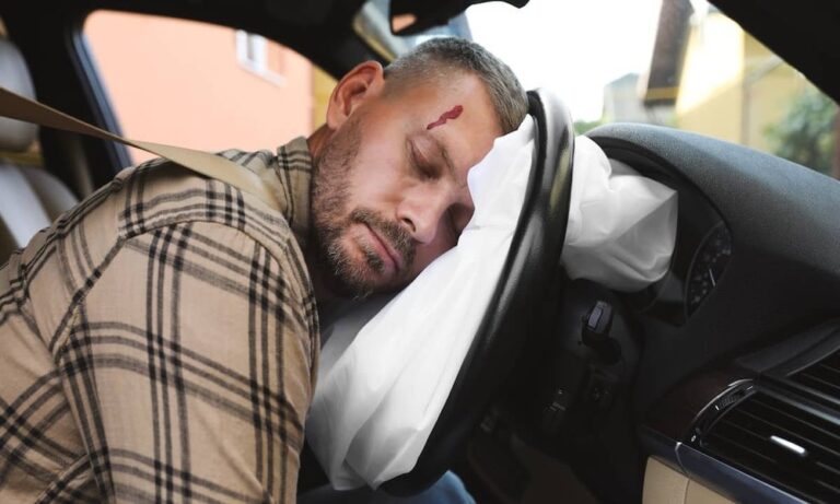 why_delayed_pain_after_a_car_accident_should_never_32513139_featured